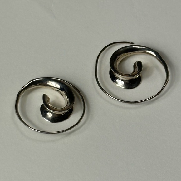 Jewelry - Silver vintage earrings.